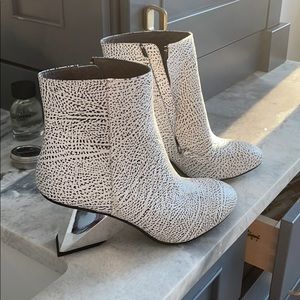 Sexy and unusual United Nude boots